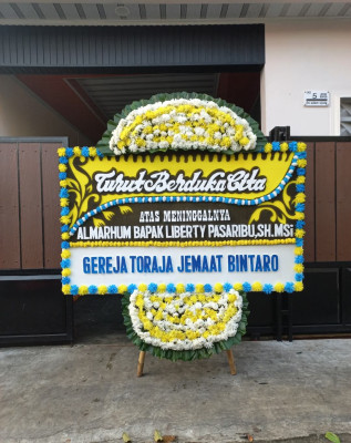 Papan Bunga Duka di Madureso